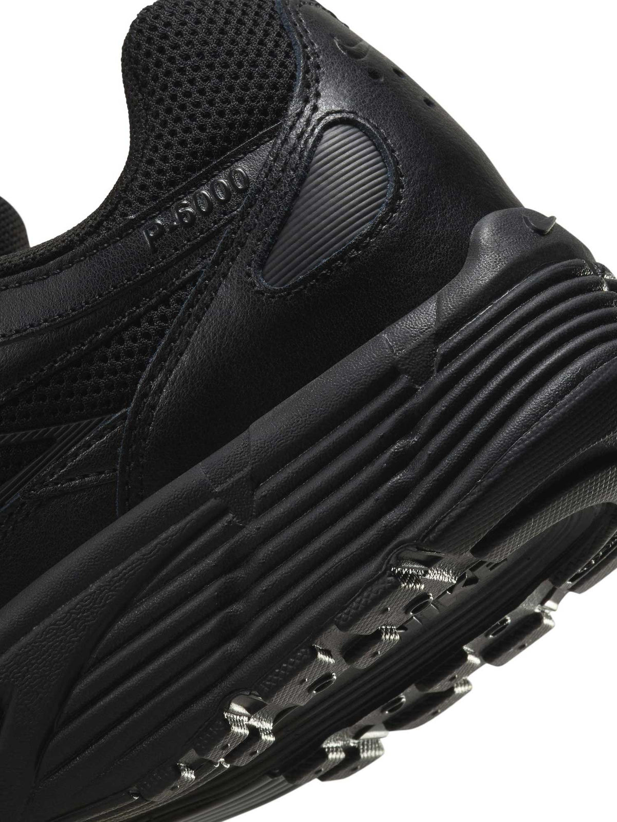 NIKE Обувки P-6000