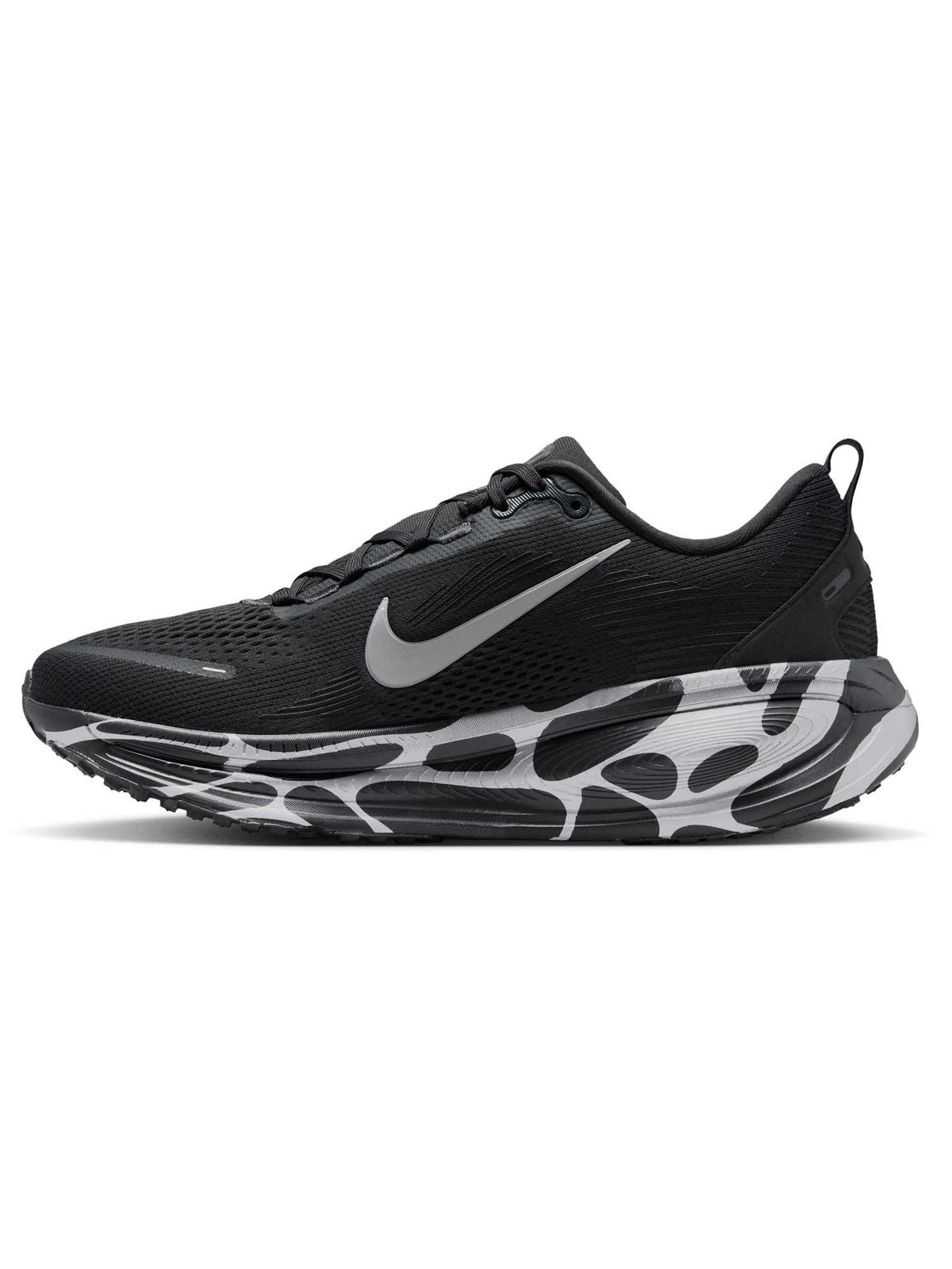 NIKE Обувки VOMERO 18