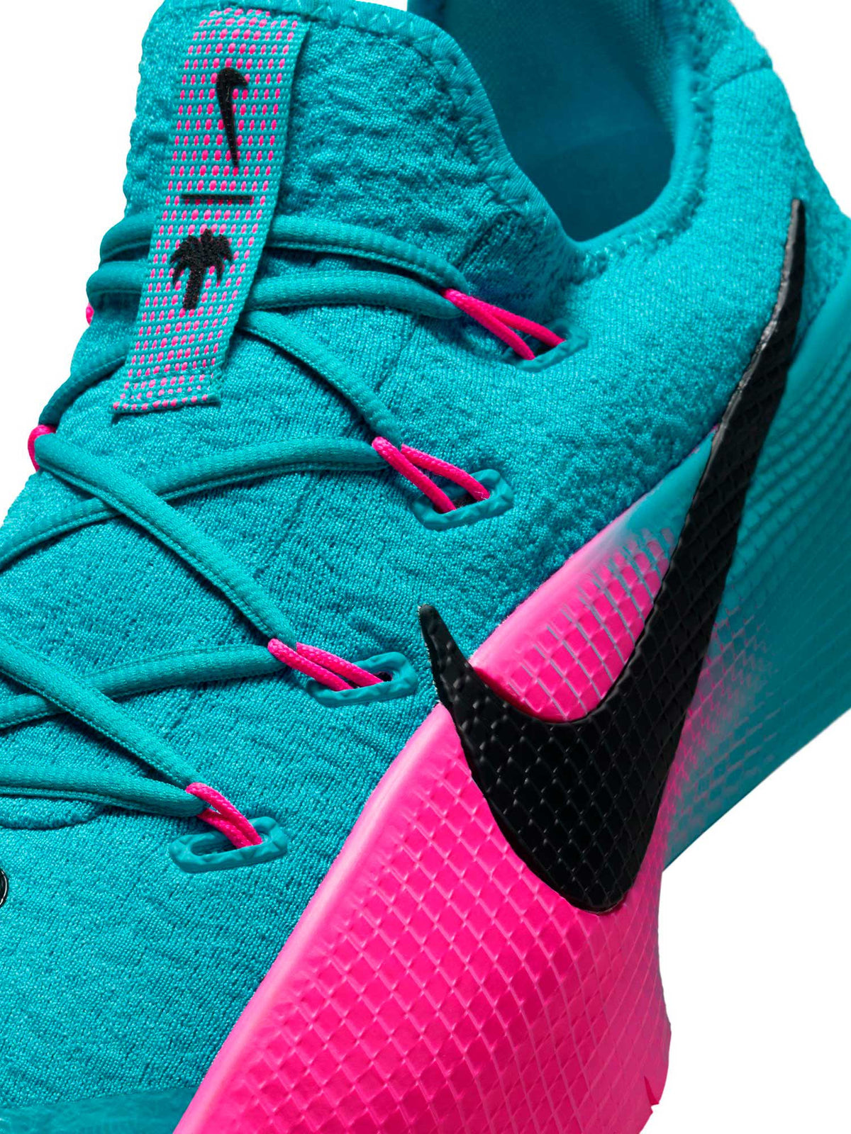 NIKE Обувки LEBRON TR 1
